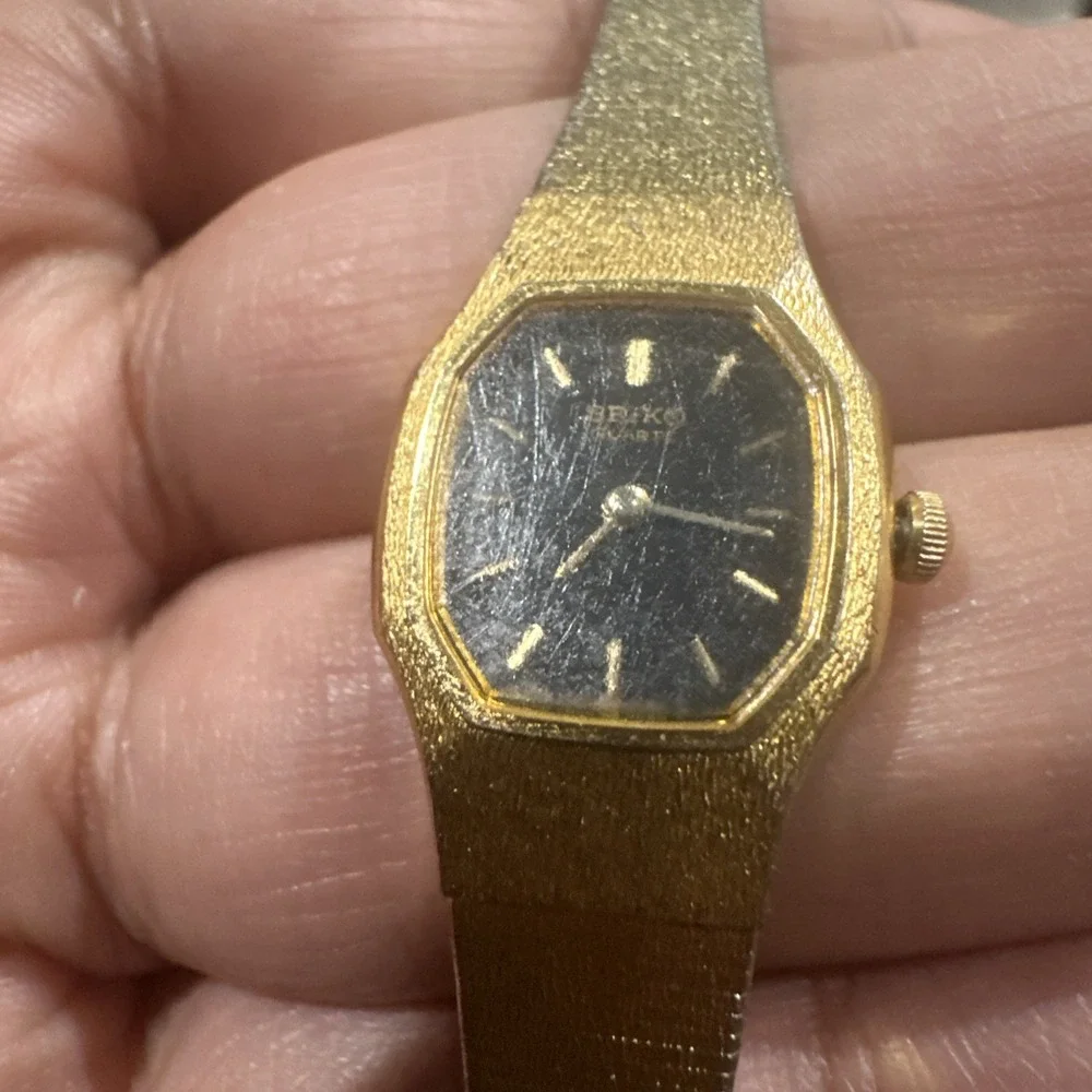 Working VTG SEIKO 1N00-5B29 Gold Tone Quartz 17mm Ladies Watch Big Wrist Fit 7.5